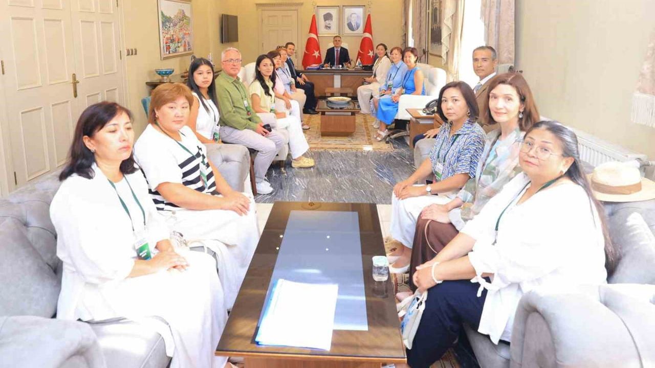 Kazakistanlı eğitimcilerden Muğla valisi Akbıyık’a ziyaret