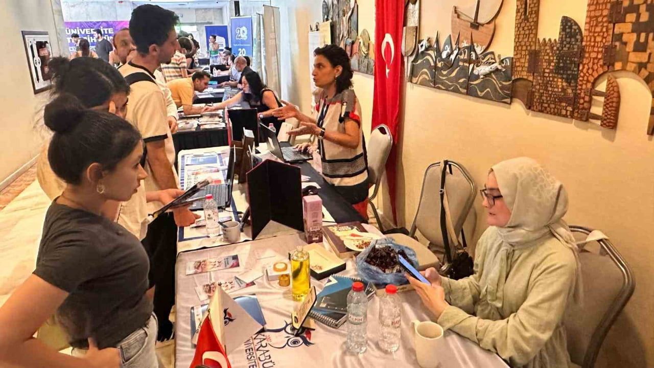 KBÜ Mersin'de aday öğrencilerle buluştu