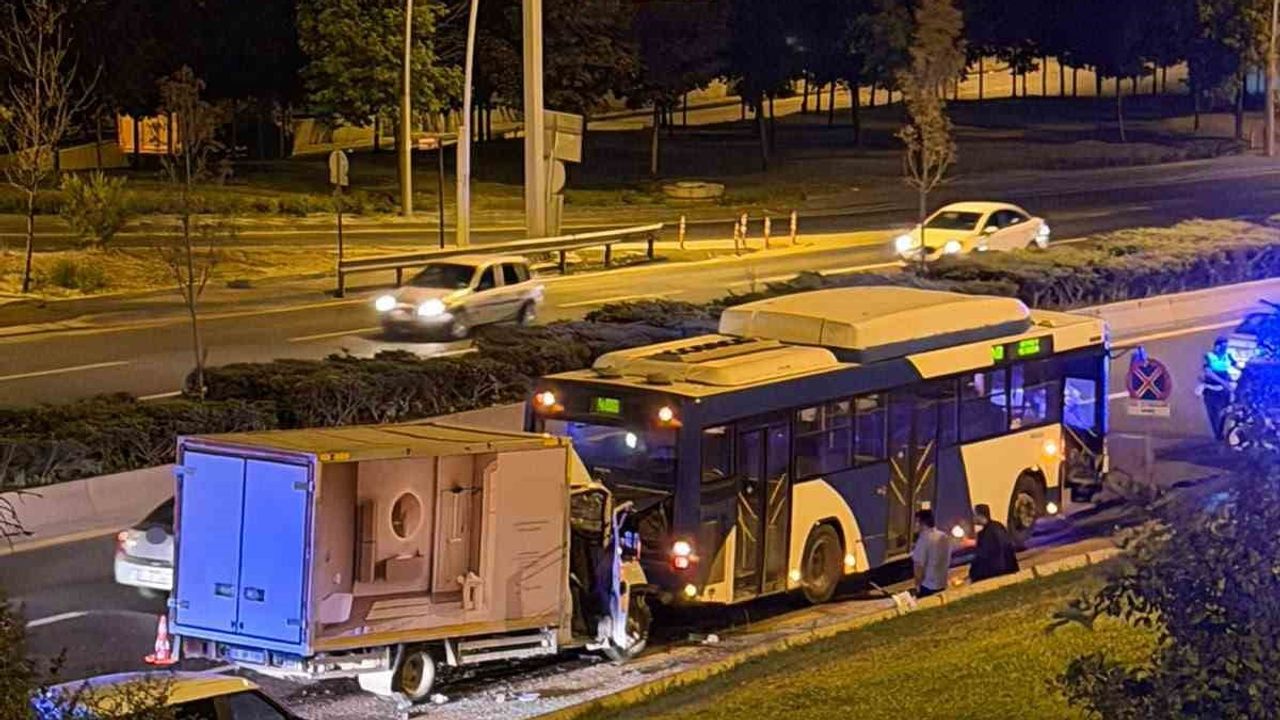 Keçiören Protokol yolunda kısa süreli trafik: 488 hatlı EGO otobüsü arkadan çarpıldı
