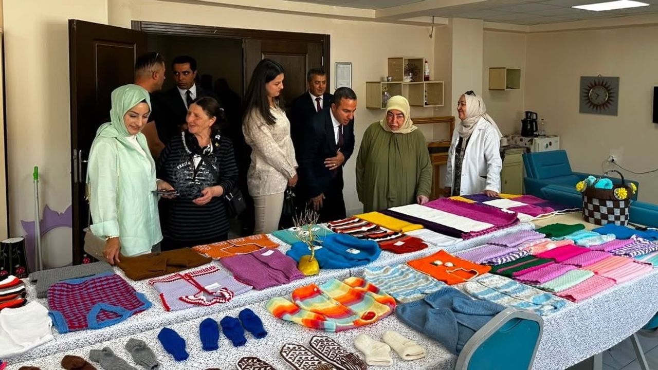 Kemah huzurevinde moral etkinliği: Semiha Yıldırım sakinlerle buluştu