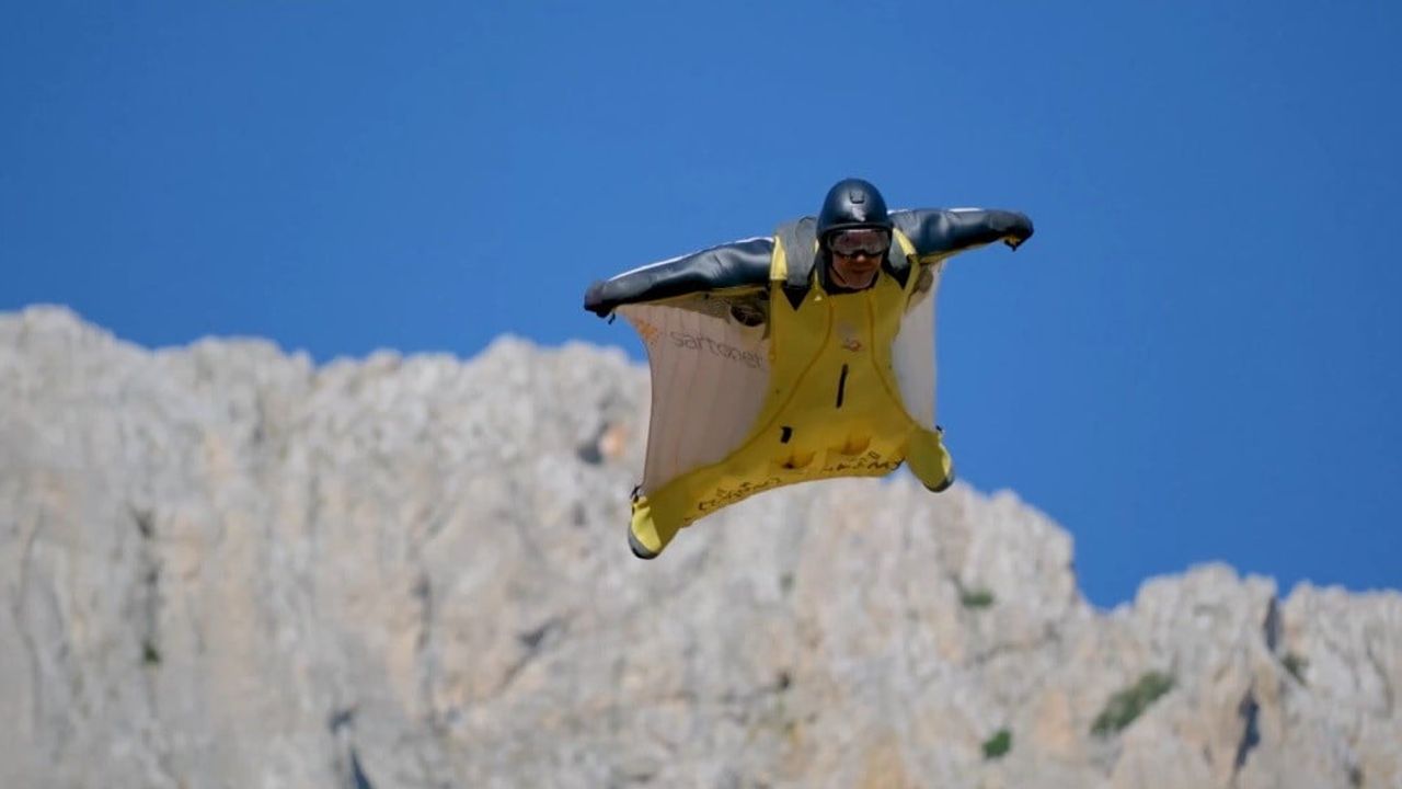 Kemaliye'de wingsuit atlayışları Karanlık Kanyon'da görsel şölen sunuyor