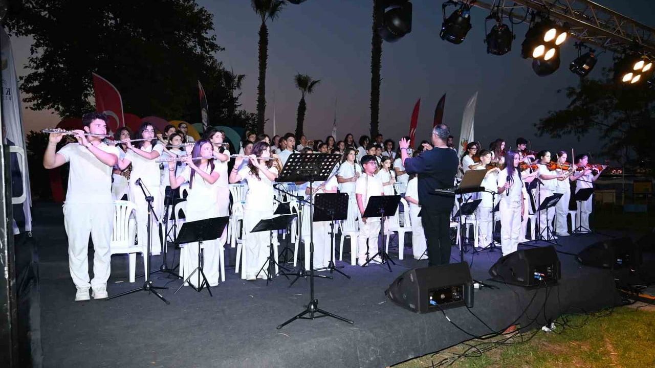 Kemer Belediyesi'nden can dostları için konser