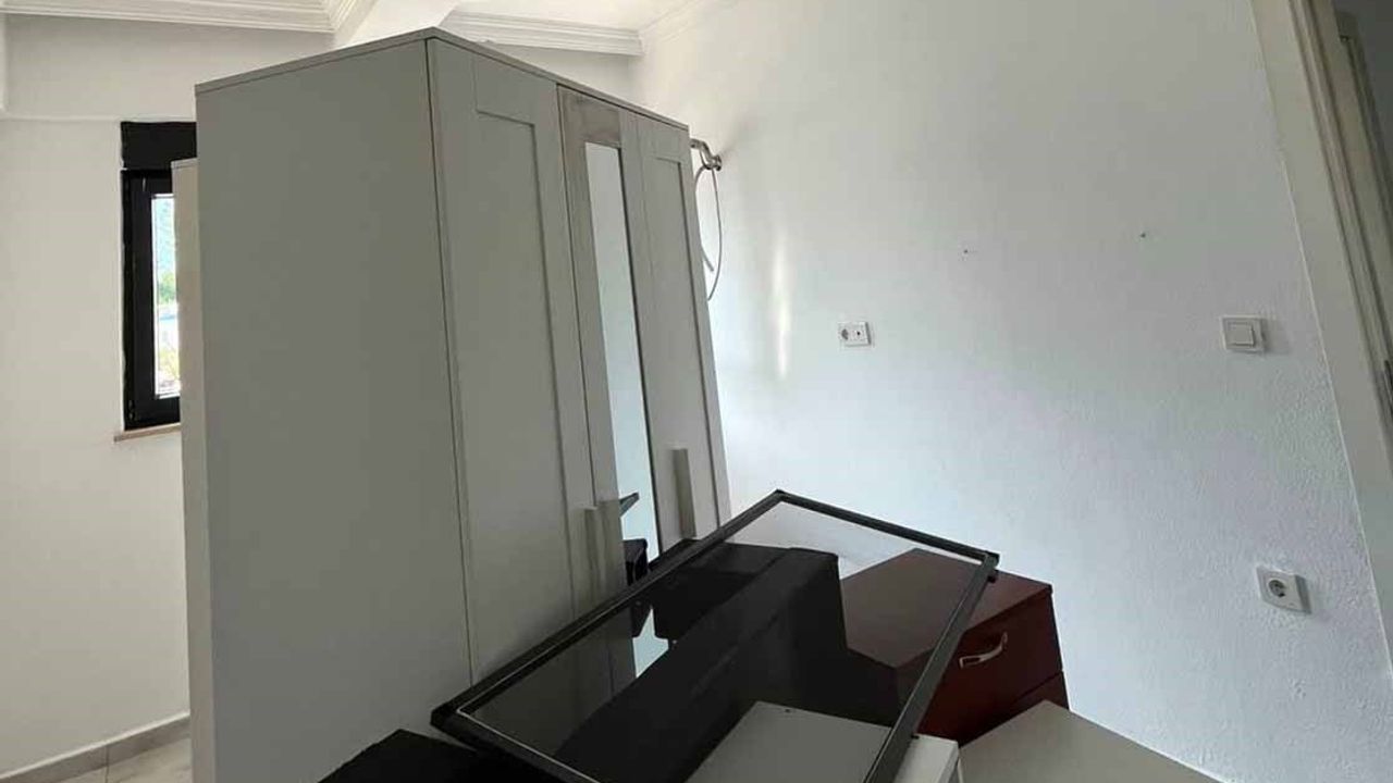 Kemer Belediyesi, yangında zarar gören evi onardı
