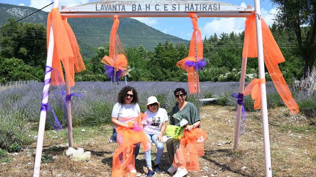Kemer’de 'mor turizm' başlıyor
