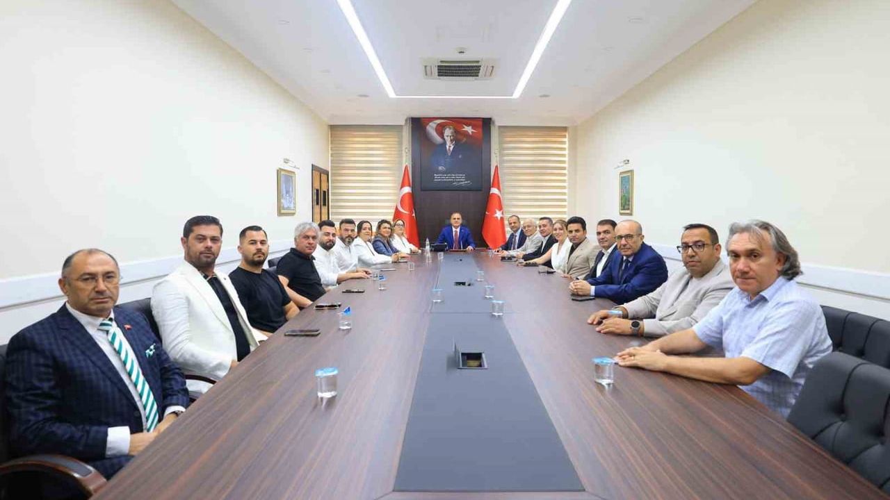 Kent dinamizmi için sahada: Muğlaspor'a valilik desteği