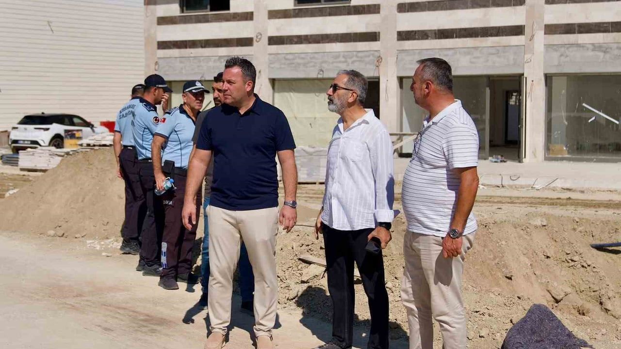 Kentin yeni buluşma noktası Lütfi Suyolcu kent meydanı tamamlanıyor