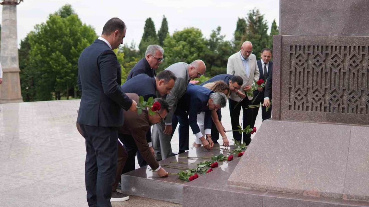 Kepez Belediyesi'nden Azerbaycan Gence'ye Türkiye seçkisi kitaplığı
