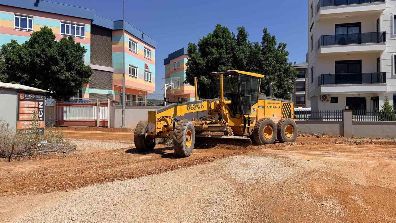 Kepez'de Demirel Mahallesi'nde 5 bin 170 metrelik sathi asfalt çalışması
