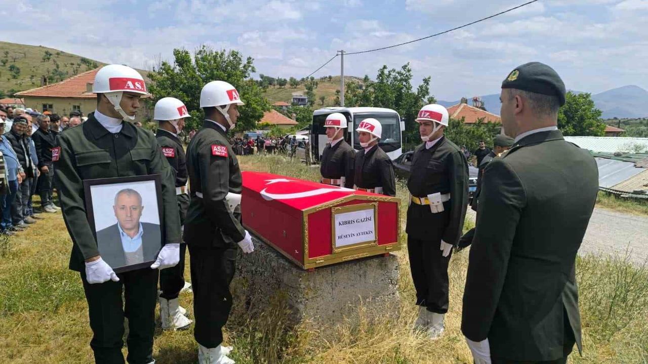 Kıbrıs gazisi Hüseyin Aytekin Afyonkarahisar'da son yolculuğuna uğurlandı