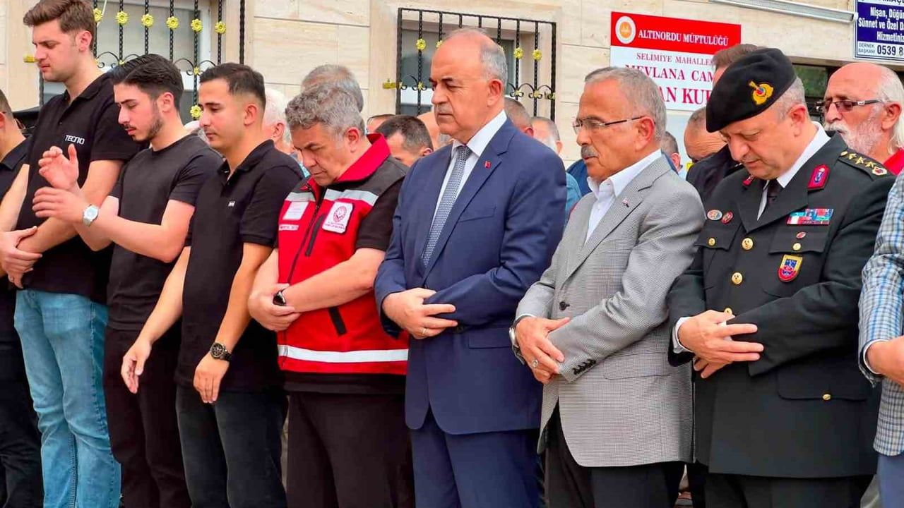 Kıbrıs gazisi son yolculuğuna uğurlandı