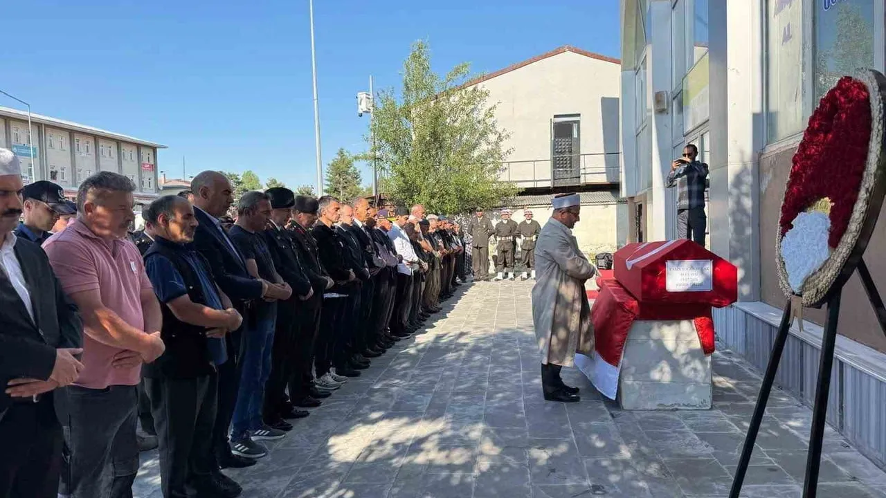 Kıbrıs gazisi Yasin Soğukbulak Arpaçay'da askeri törenle uğurlandı