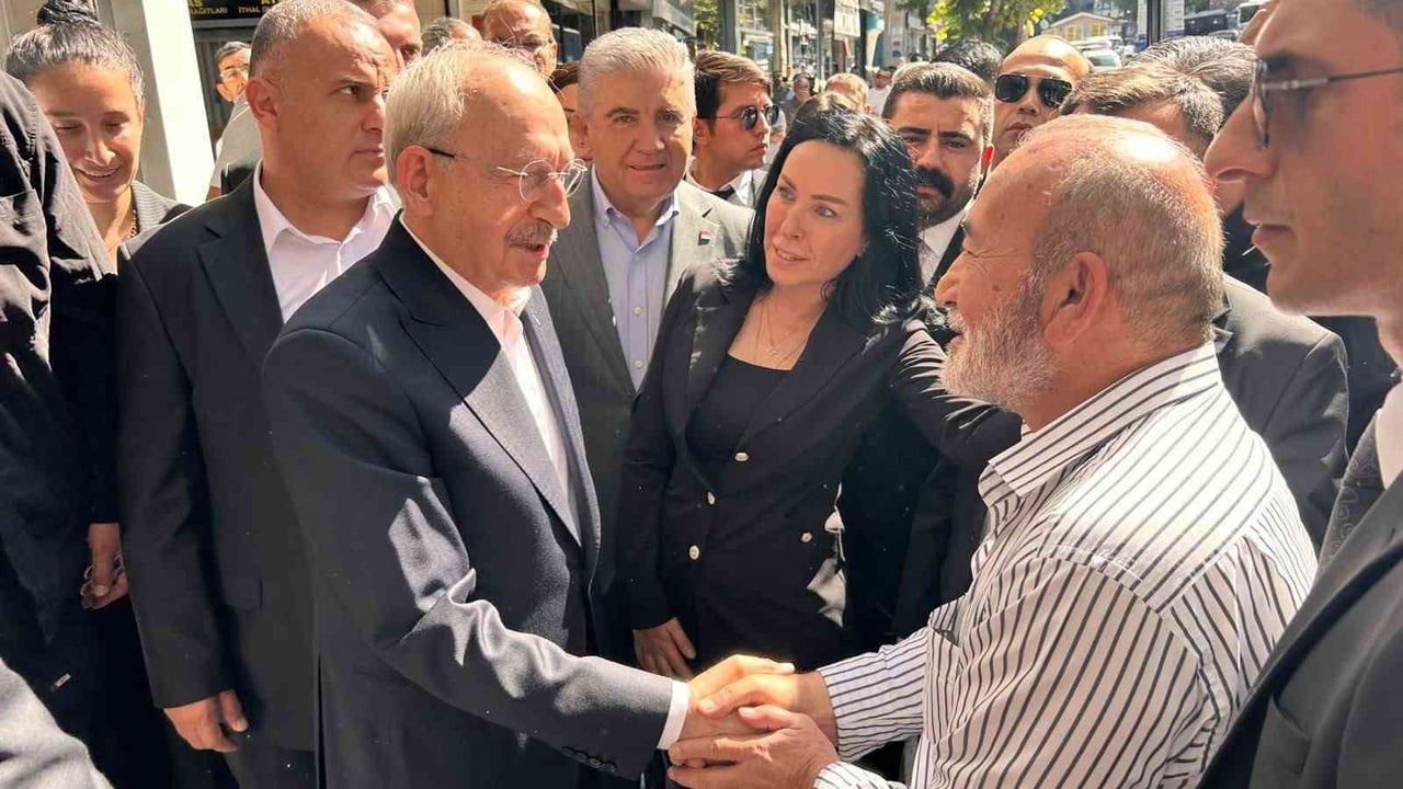 Kılıçdaroğlu Altındağ'da Rüzgarlı Sokak esnafını ziyaret etti