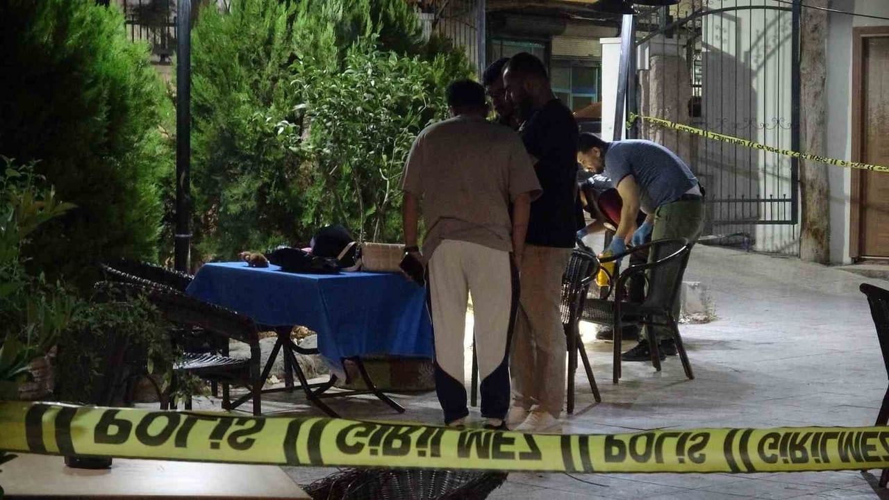 Kilis’te çay bahçesinde tartıştığı eşi silahla ağır yaraladı