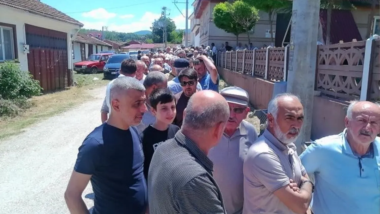 Kınık köyünde imece usulüyle bin kişilik aşure ikramı