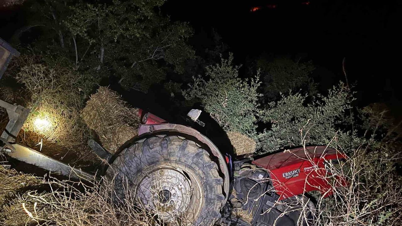 Kiraz'da saman yüklü traktör kazasında sürücü hayatını kaybetti