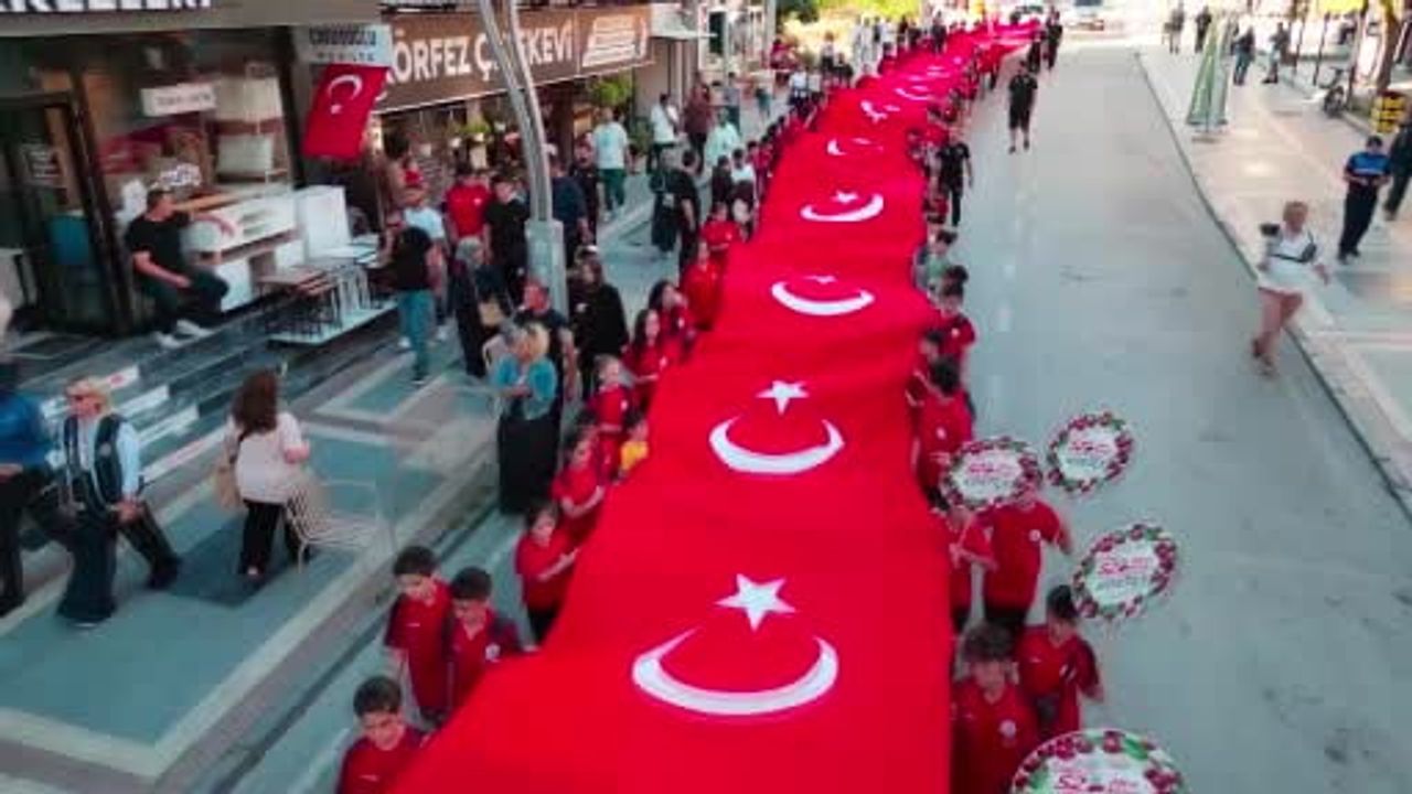 Kiraz dağıtımı kısa sürede tükendi: 52. Altın Kiraz Kültür ve Sanat Festivali'nde ilginç görüntüler