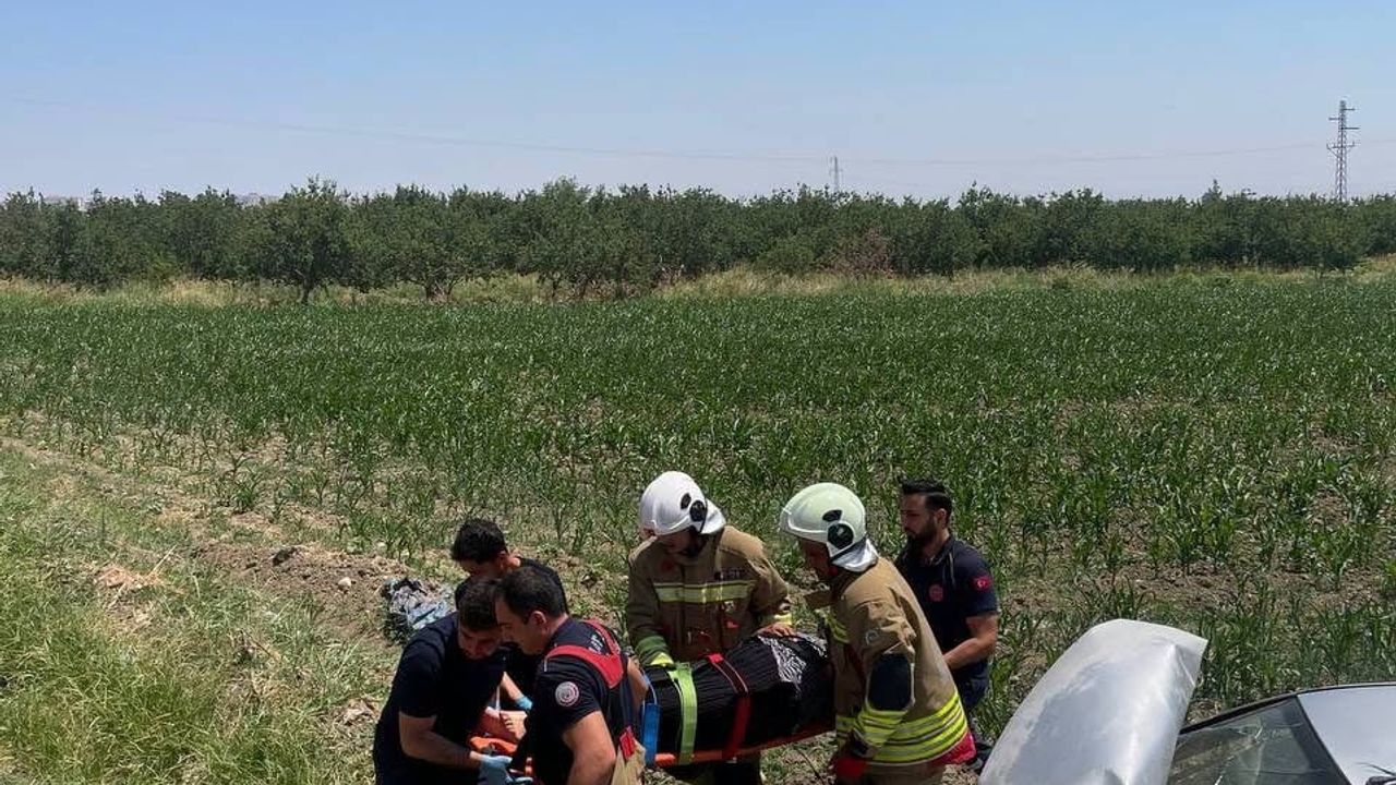 Kırıkhan'da tarlaya uçan otomobilin sürücüsü yaralandı
