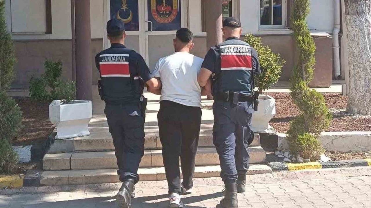 Kırıkkale'de 'dolandırıcılık' suçundan aranan hükümlü jandarmadan kaçamadı