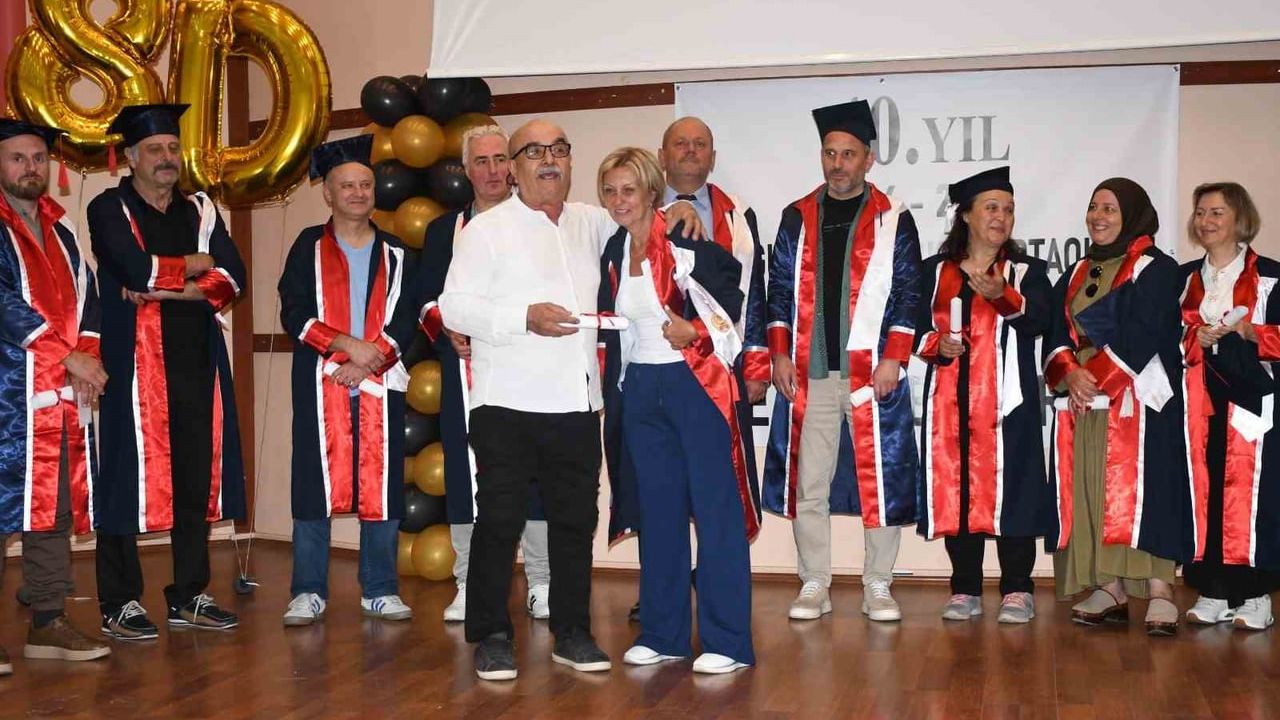 Kırk yıl sonra aynı çatı altında sıraların hikayesi yeniden yazıldı
