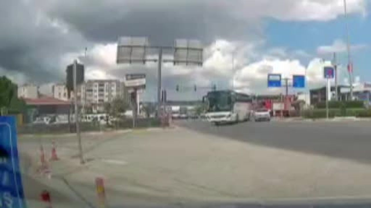 Kırmızı ışık ihlali Susurluk kavşağında çarpışmaya yol açtı