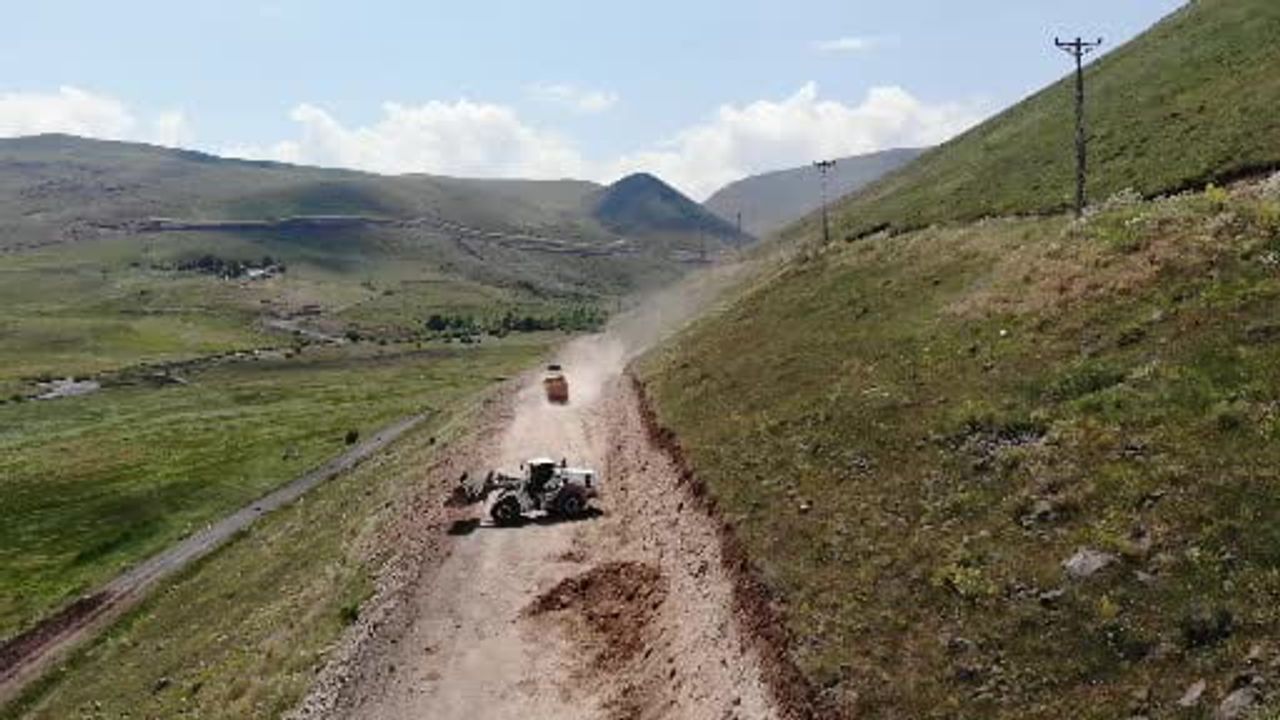 Kırsalda erişim güçleniyor: Karacaören grup köy yolunda genişletme sürüyor