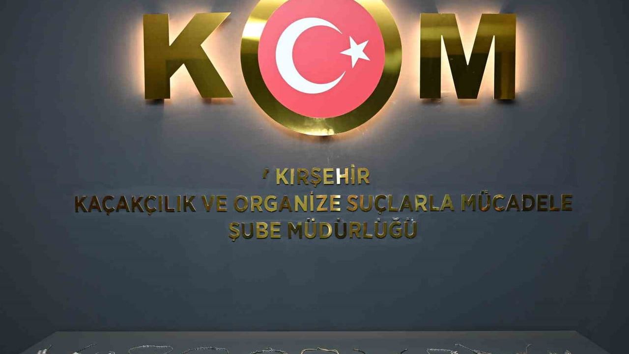 Kırşehir'de saklı kalan eserler ortaya çıktı: 14 obje ele geçirildi