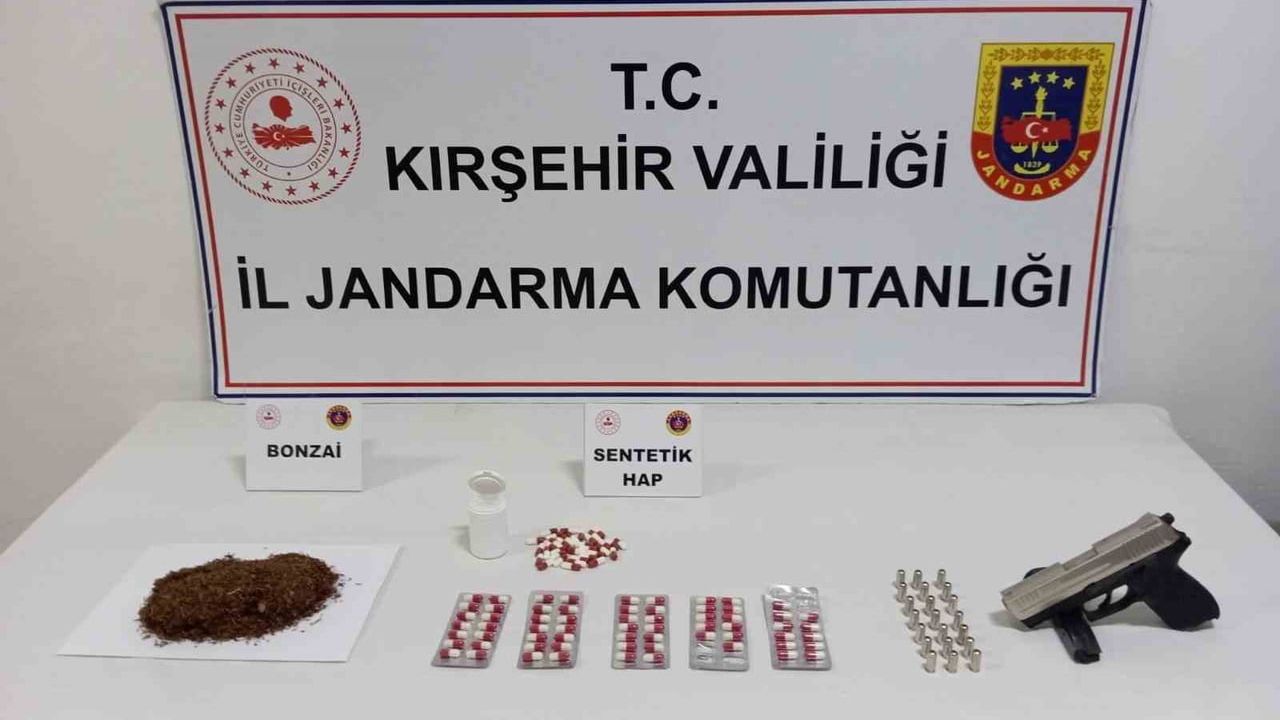 Kırşehir'de uyuşturucu operasyonunda sentetik hap ve silah ele geçirildi
