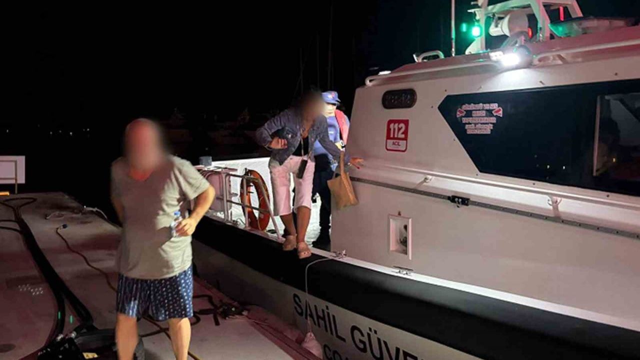 Kıyıya güvenle taşındı: Marmaris açıklarında rahatsızlanan yolcu tahliye edildi