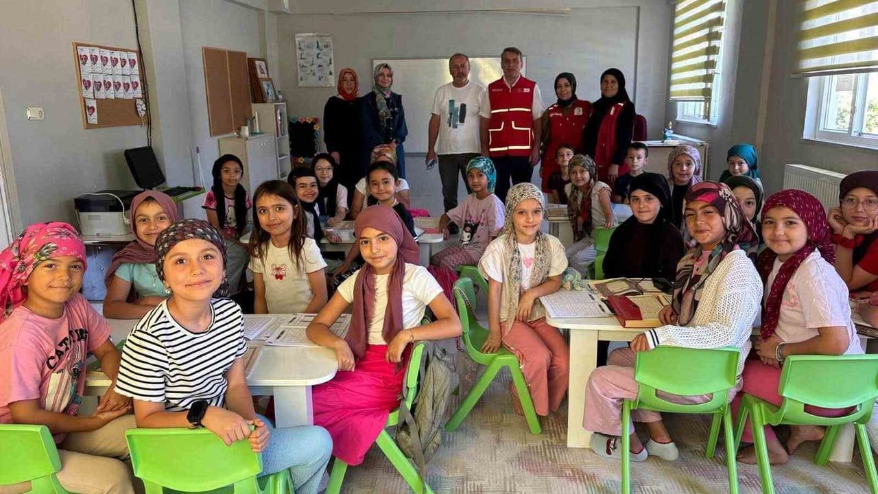 Kızılay'dan dayanışma mesajı: yaz Kur'an kurslarında küçük hediyeler