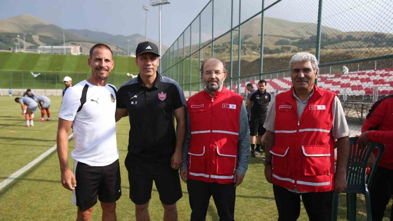 Kızılay'dan Palandöken'de kamp yapan takımlara Erzurum tadında jest