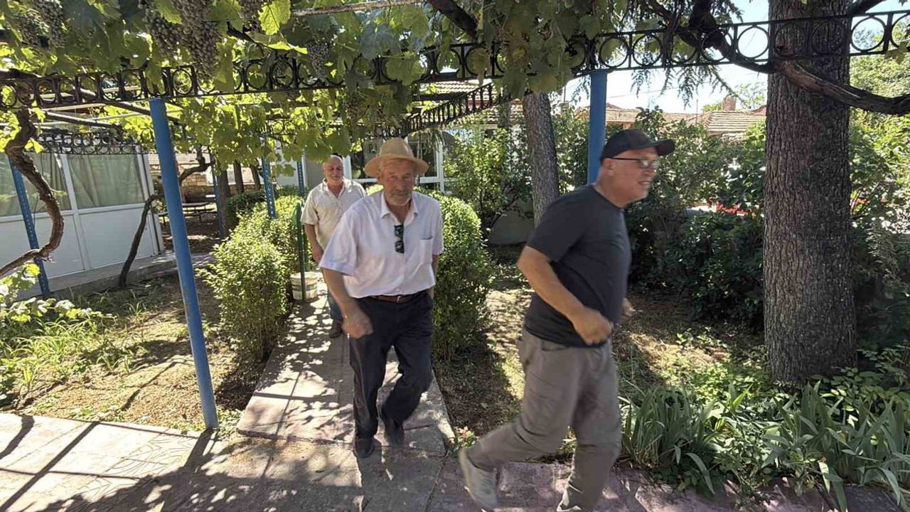 Kızılinler'de traktör arkası tankerlerle 24 saatlik yangın nöbeti