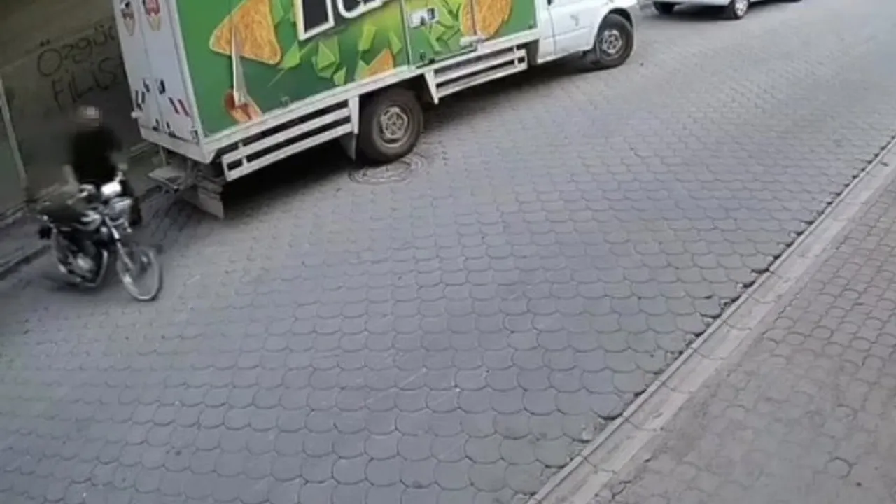 Kızıltepe'de zincir kırılarak çalınan motosiklet kameralara takıldı
