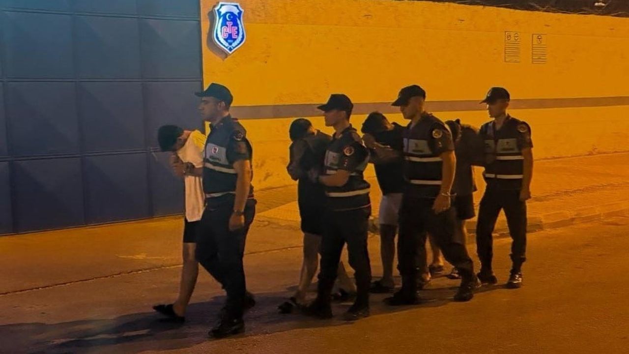 Kızkalesi'nde kimlik göstermeyi reddeden 4 şüpheli tutuklandı