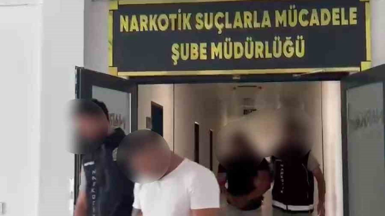Kocaeli’de geniş çaplı uyuşturucu operasyonunda 3 kilo skunk bulundu