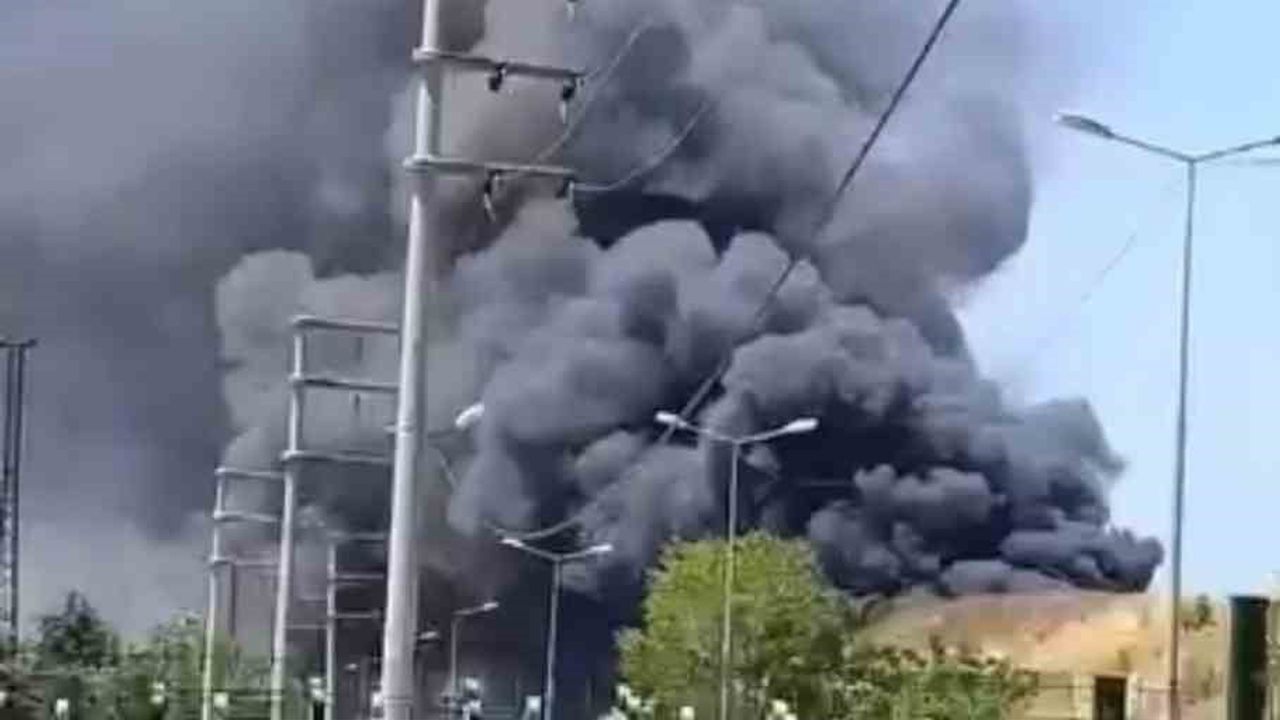 Kocaeli'de iş yerinde yangın müdahalesi sürüyor