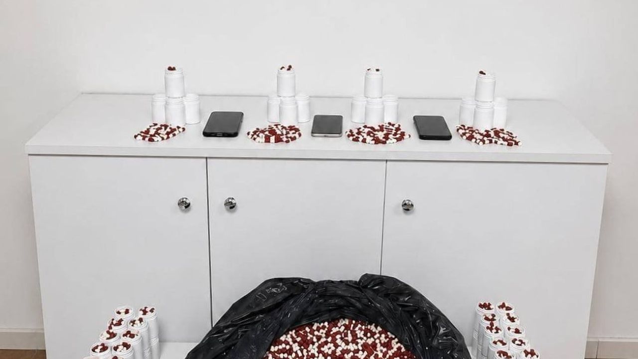 Kocaeli'de jandarma operasyonunda 25 bin 500 sentetik hap ele geçirildi