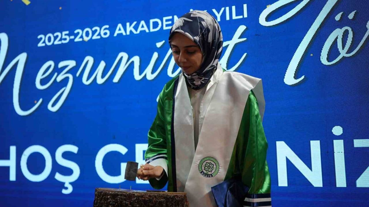 Kocaeli'deki tek psikoloji bölümü ilk mezunlarını verdi: üçüncü lisansında üniversite birincisi oldu