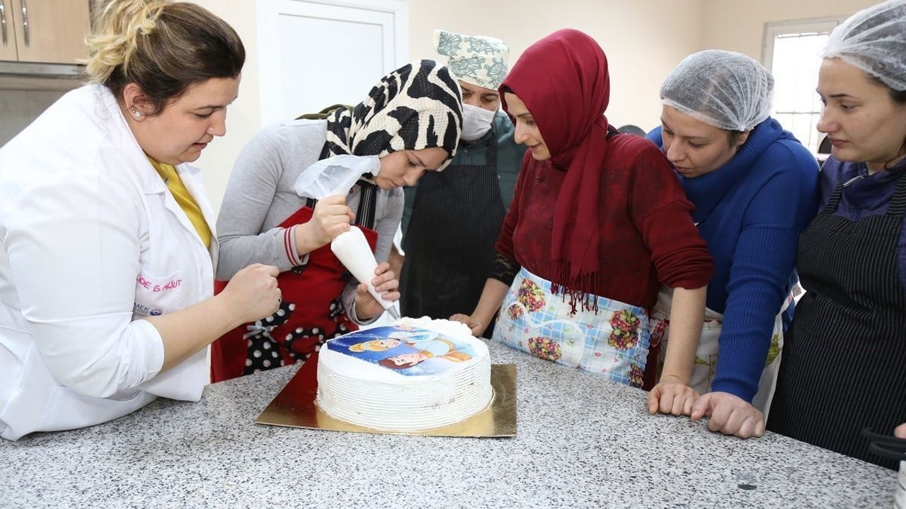 Kocaeli'nin halk üniversitesi KO-MEK 1 milyon 173 bini aştı
