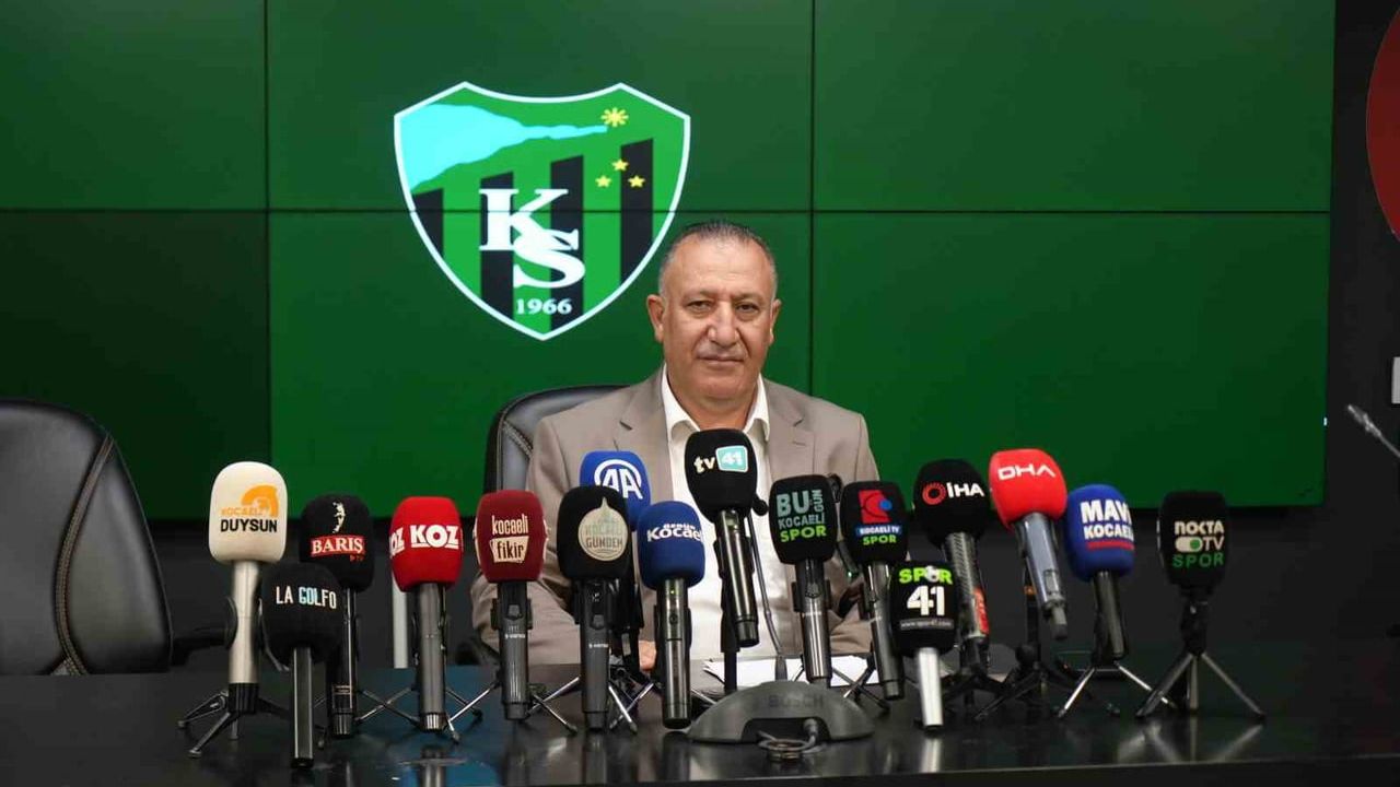 Kocaelispor’da kadro düzenlemesi: yollar ayrılıyor, görüşmeler sürüyor