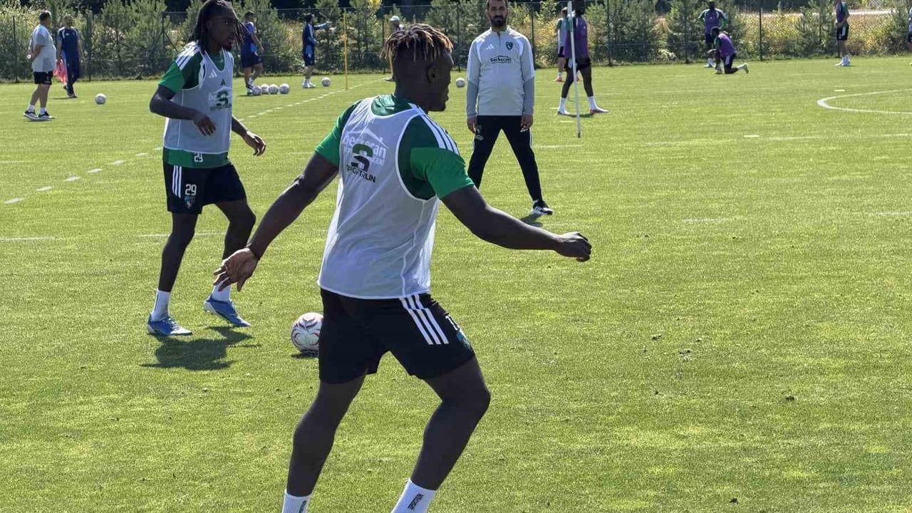 Kocaelispor Topuk Yaylası'nda form ve taktik üzerine yoğunlaşıyor