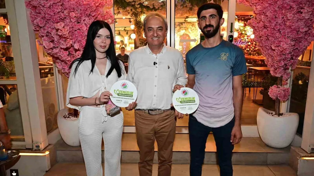Kocagöz 'Temizlik Kirletmemektir' kampanyasını Kültür Kafeler Caddesi esnafına tanıttı