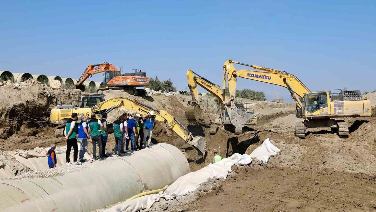 Koçarlı Bağarası Sulaması'nda dev boru montajı ile su kaybı azalacak