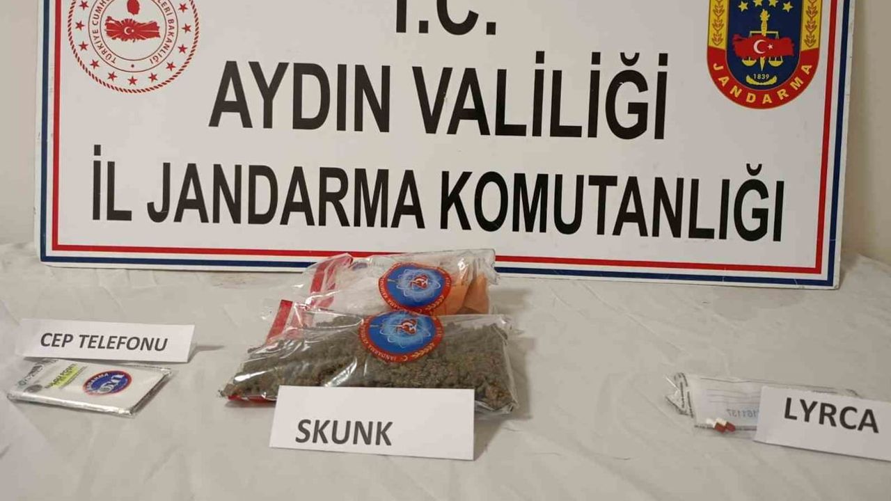 Koçarlı'da Muğla yönünden gelen araçta kubar esrar ve sentetik ilaç ele geçirildi