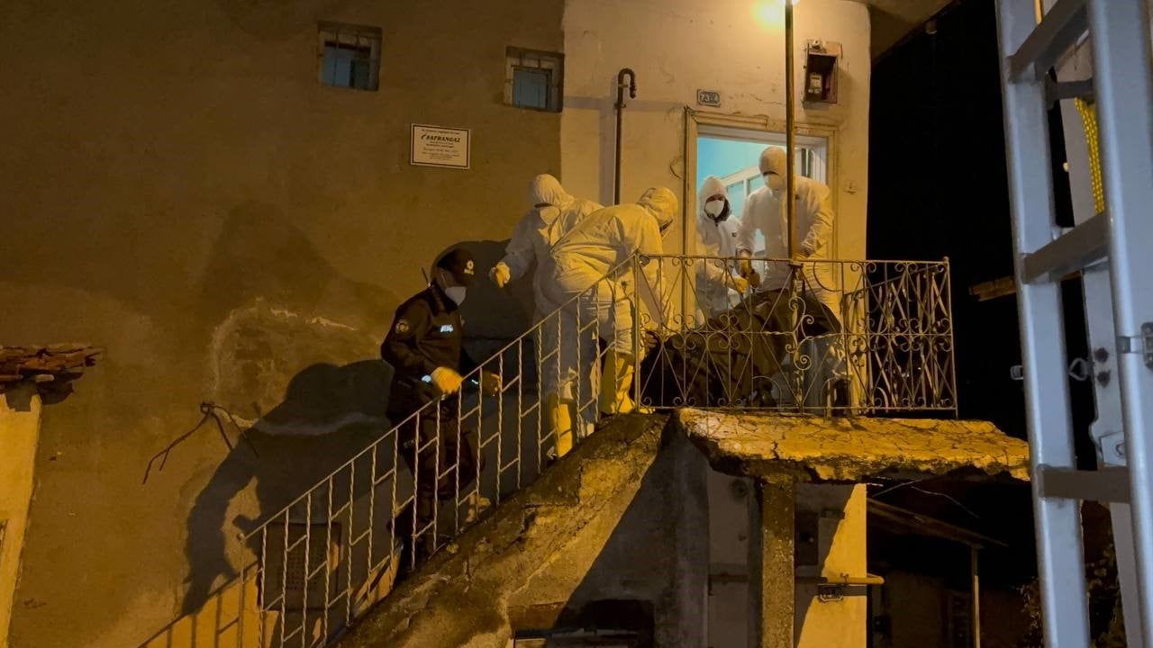 Komşuların şikayeti ihbara dönüştü: 73 yaşındaki adam evinde ölü bulundu