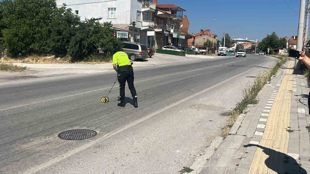 Kontrol kaybı Karakova'da kazaya yol açtı: 14 yaşındaki scooter sürücüsü yaralandı