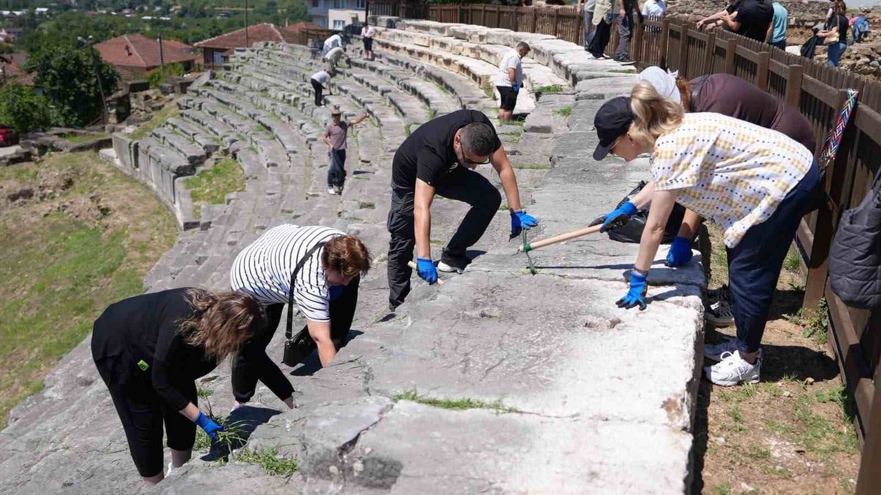 Konuralp antik tiyatro restorasyona hazırlanıyor