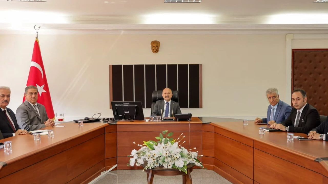 Koordinasyon kararlılığı: vali Dr. Osman Varol kaymakamlarla ilçe hizmetlerini değerlendirdi