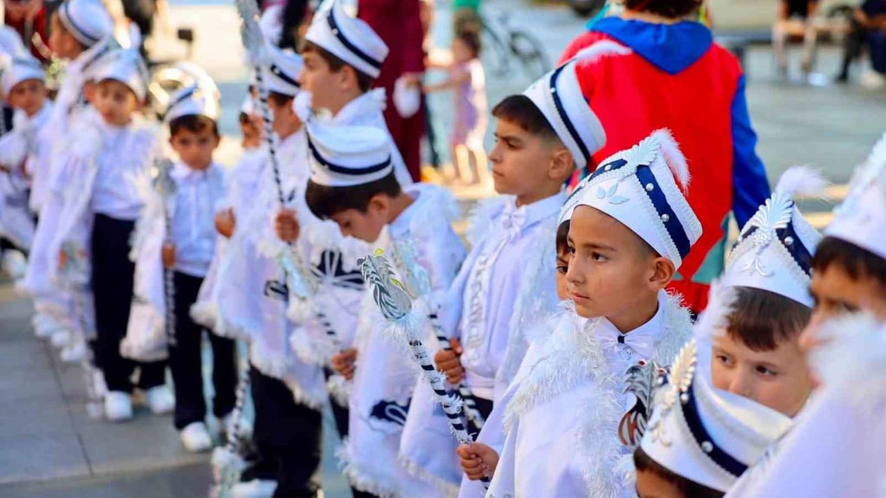 Körfez'de 62 çocuk için geleneksel sünnet şöleni düzenlendi