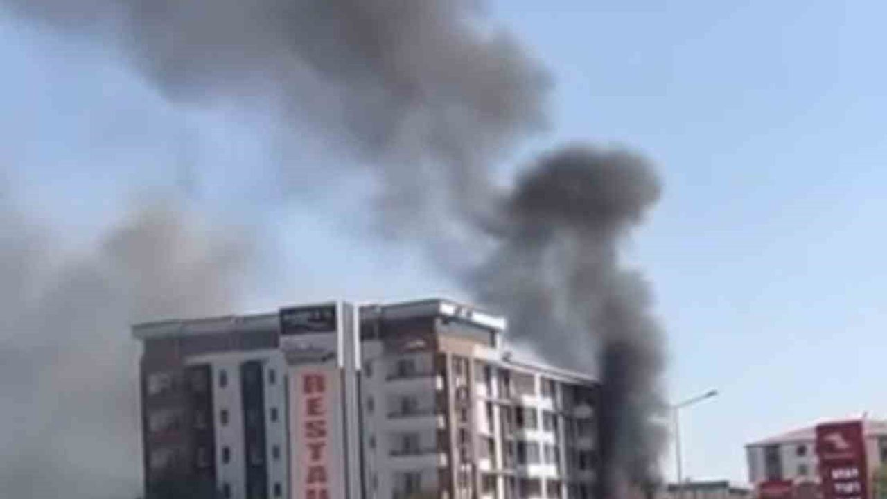 Kovancılar'da oto döşemeci dükkanında çıkan yangın iş yerini kullanılamaz bıraktı