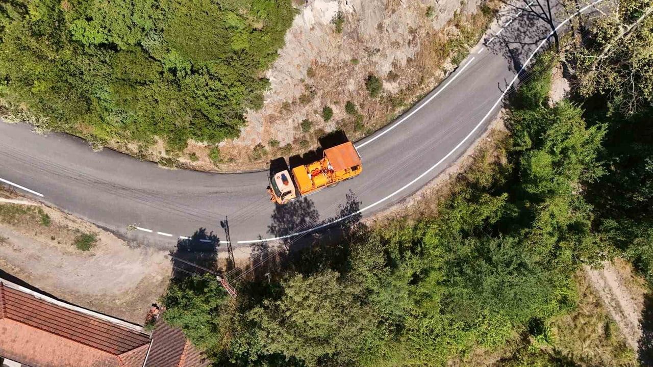 köy yollarında çizgi ve boyama çalışmaları hız kazanıyor